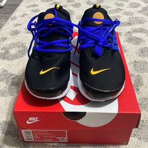 NEW Nike Presto size 5 youth (6.5-7 women)